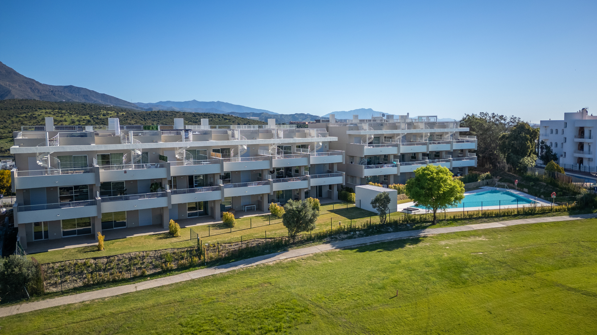 A1.1 Sunny Golf apartments Estepona aereal Abril