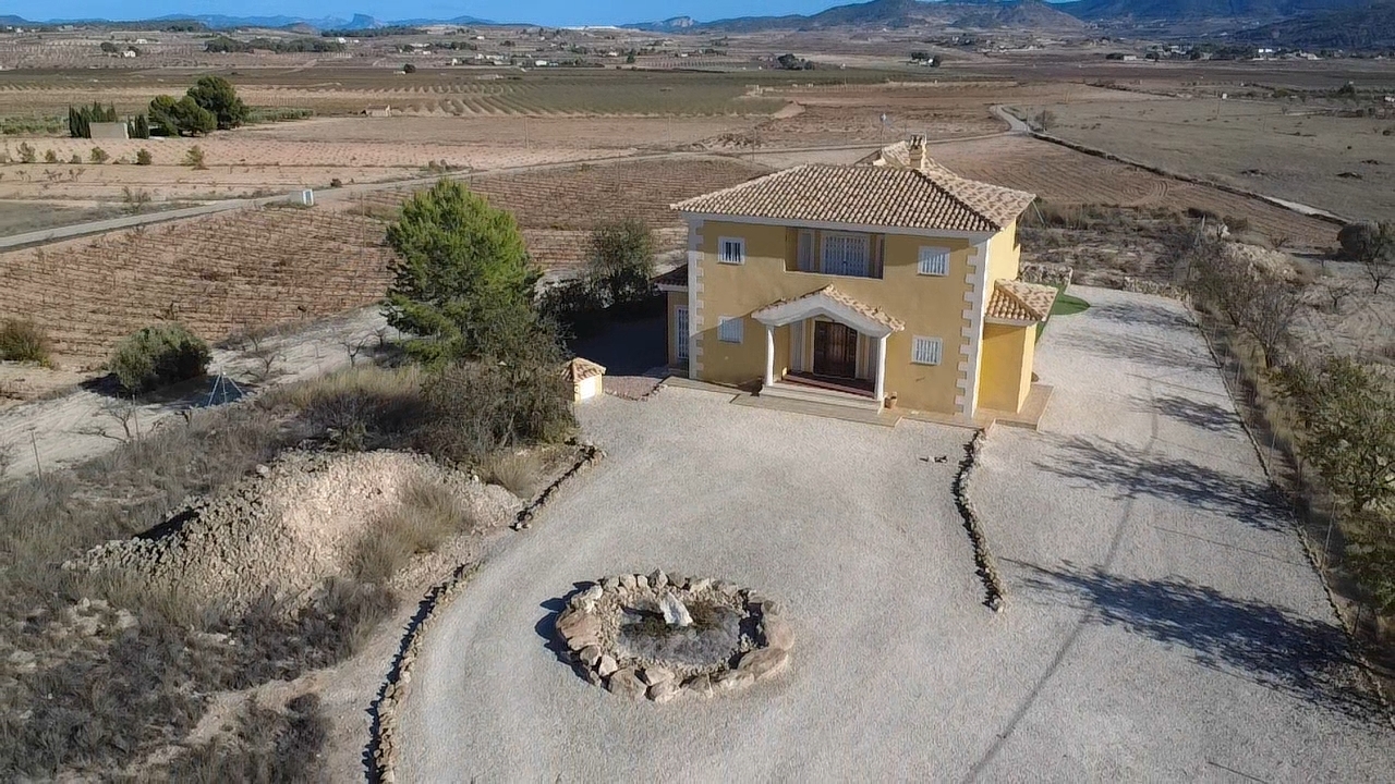 35341 villa for sale in pinoso 2555111 large