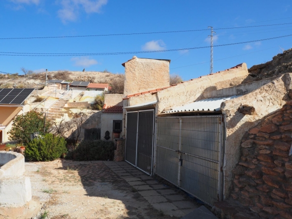 RR TPG437 Granada Granada Cave House