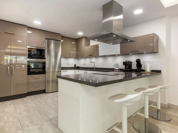 Appartement te koop in Nueva Andalucia, Malaga, Spanje