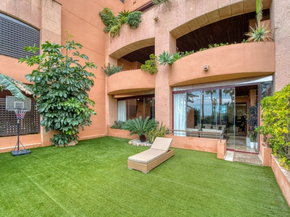 Appartement te koop in Nueva Andalucia, Malaga, Spanje