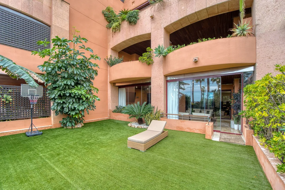 Appartement te koop in Nueva Andalucia, Malaga, Spanje