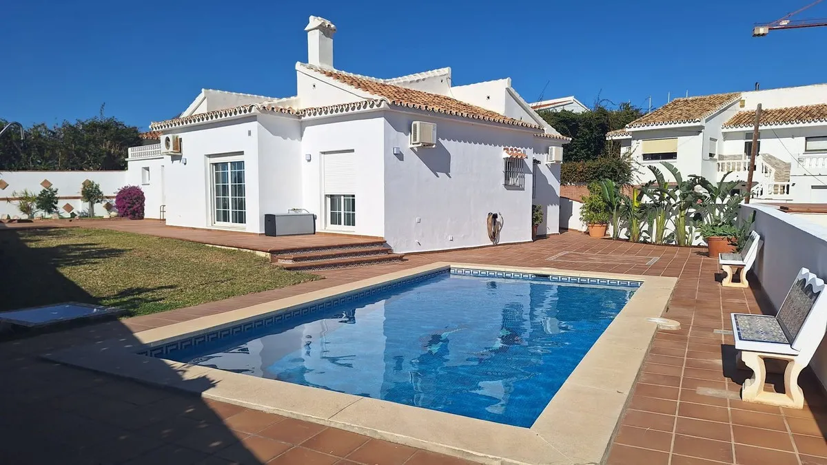 Bungalow te koop in El Chaparral, Malaga, Spanje