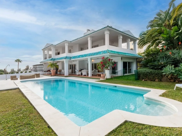 Country House te koop in La Quinta, Malaga, Spanje