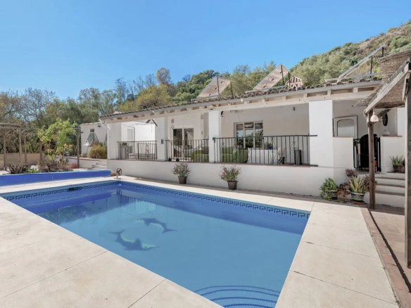 Finca / Landhuis te koop in Estepona, Malaga, Spanje