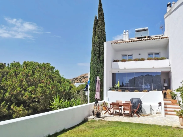Geschakelde woning (Townhouse) te koop in Calahonda, Malaga, Spanje