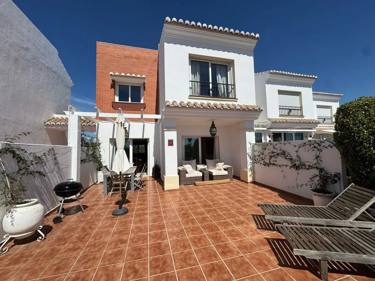 Geschakelde woning (Townhouse) te koop in El Chaparral, Malaga, Spanje