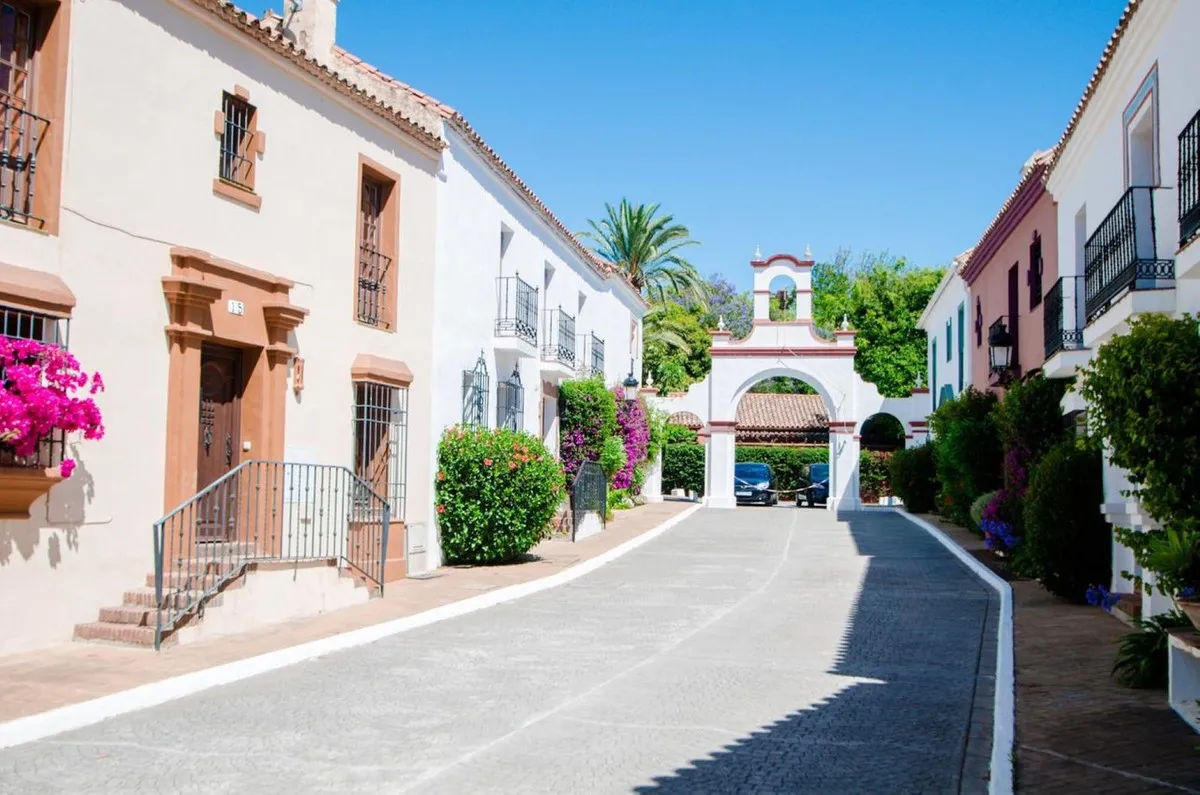 Geschakelde woning (Townhouse) te koop in Guadalmina Baja, Malaga, Spanje