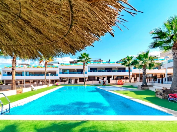 Geschakelde woning (Townhouse) te koop in Los Balcones, Alicante