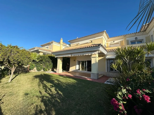 Geschakelde woning (Townhouse) te koop in Marbella, Malaga, Spanje