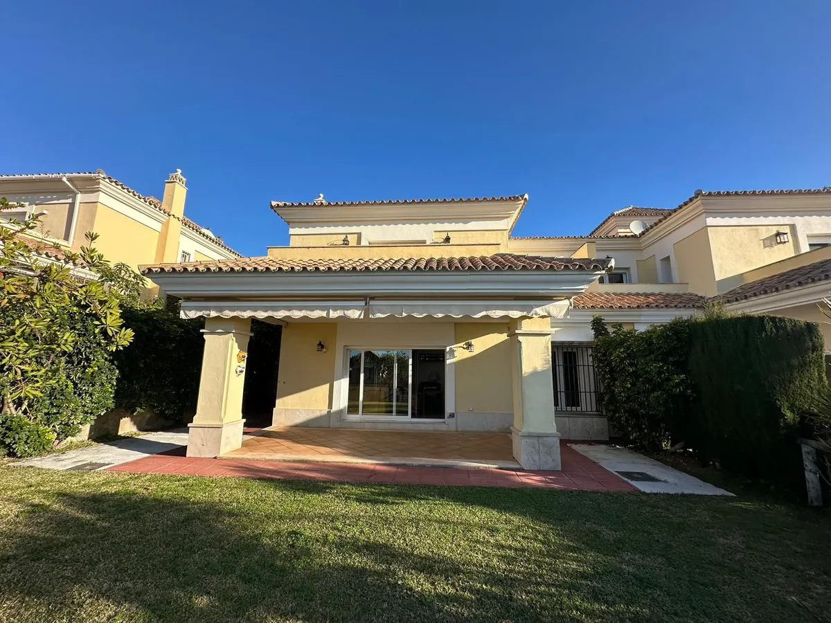 Geschakelde woning (Townhouse) te koop in Marbella, Malaga, Spanje