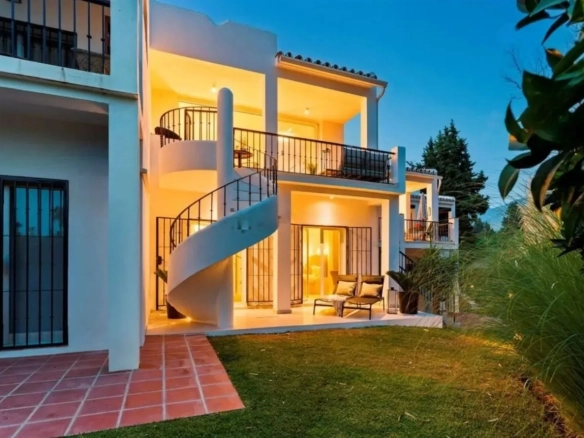 Geschakelde woning (Townhouse) te koop in Marbella, Malaga, Spanje