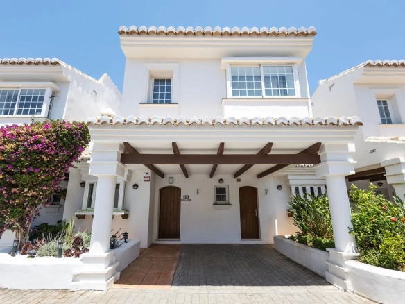 Geschakelde woning (Townhouse) te koop in Riviera del Sol, Malaga, Spanje