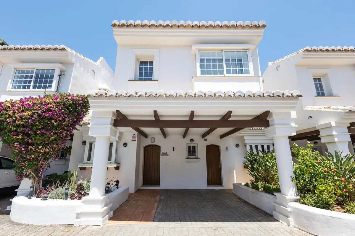 Geschakelde woning (Townhouse) te koop in Riviera del Sol, Malaga, Spanje
