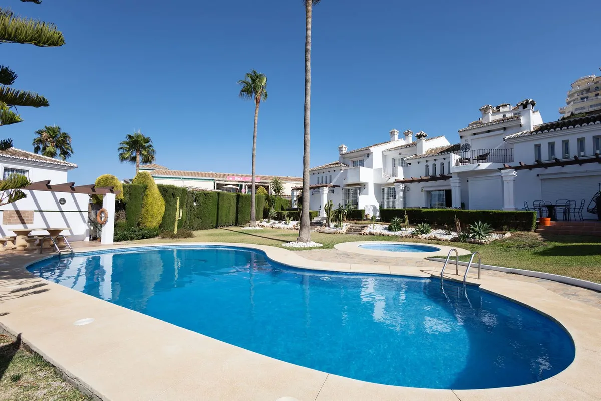 Geschakelde woning (Townhouse) te koop in Riviera del Sol, Malaga, Spanje