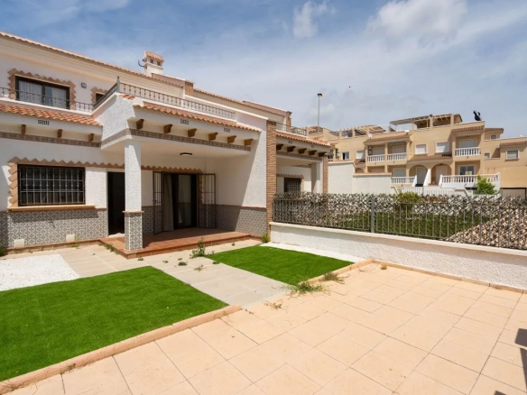 Geschakelde woning (Townhouse) te koop in San Miguel de Salinas, Alicante, Spanje