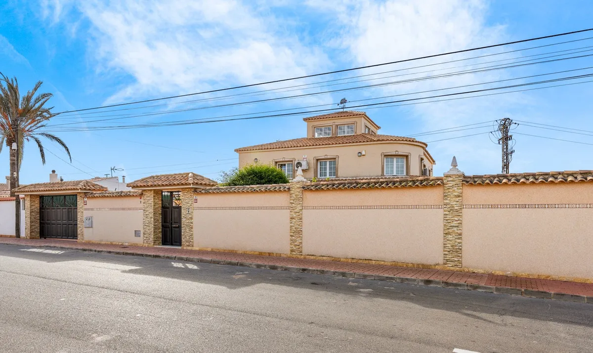 Geschakelde woning (Townhouse) te koop in Torrevieja, Alicante, Spanje