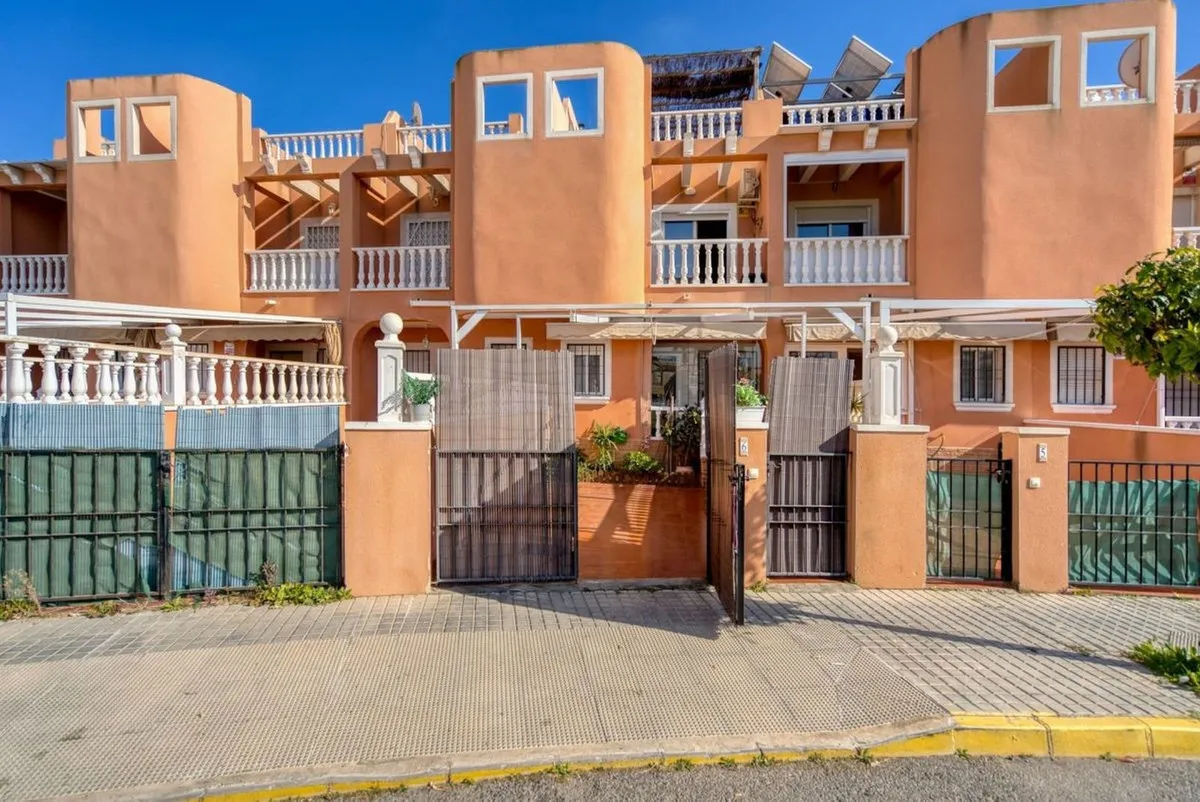 Geschakelde woning (Townhouse) te koop in Torrevieja, Alicante, Spanje