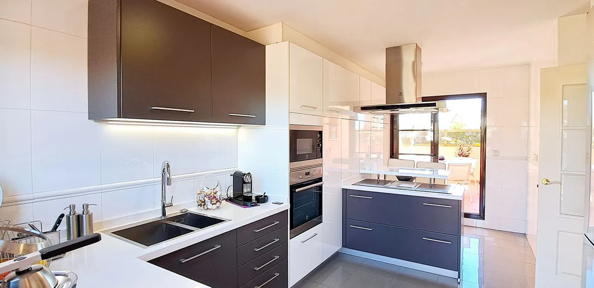 Penthouse te koop in New Golden Mile, Malaga, Spanje