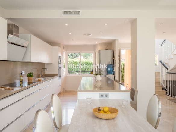 Property image 1fvbm3e5xt