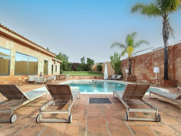 Villa te koop in Atalaya, Malaga, Spanje