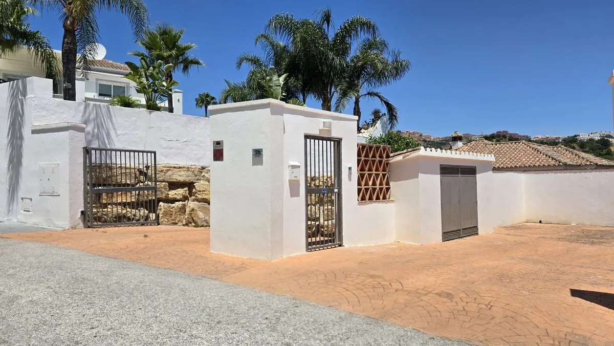 Villa te koop in Calahonda, Malaga, Spanje