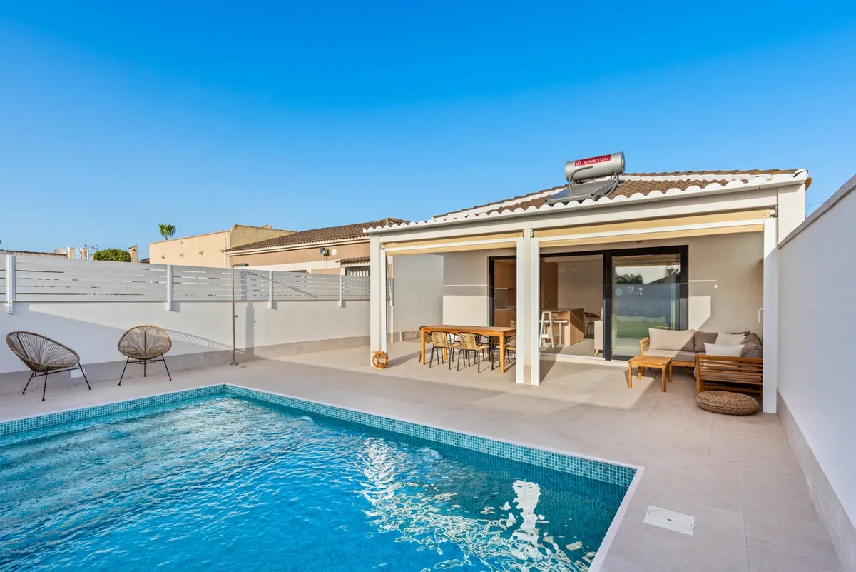 Villa te koop in El Chaparral, Alicante, Spanje