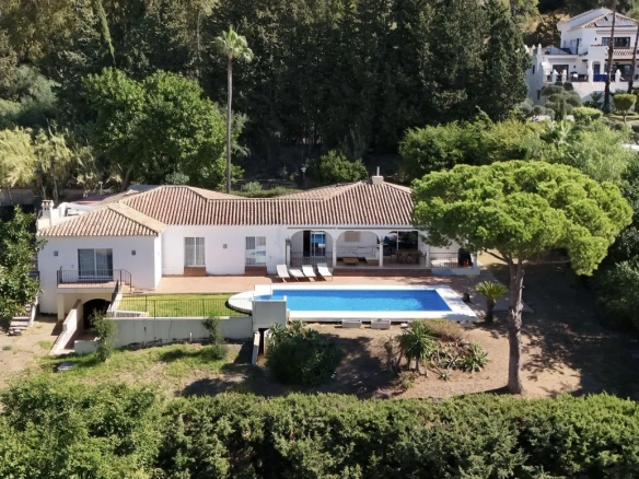 Villa te koop in El Paraiso, Malaga, Spanje