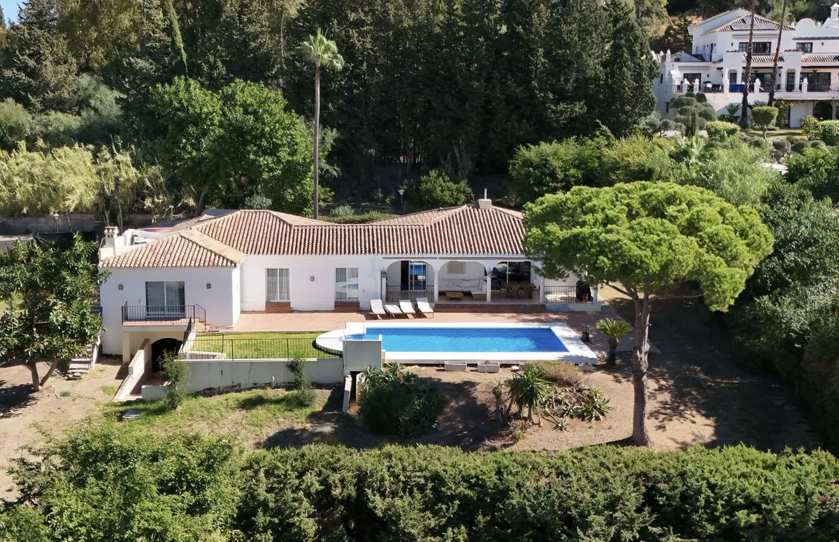 Villa te koop in El Paraiso, Malaga, Spanje