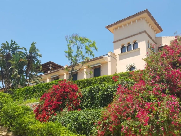 Villa te koop in Estepona, Malaga, Spanje