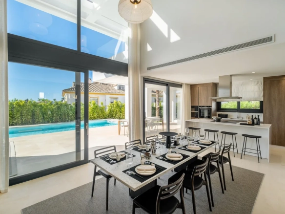 Villa te koop in Estepona, Malaga, Spanje