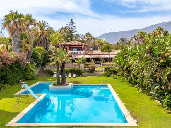 Villa te koop in Estepona, Malaga, Spanje