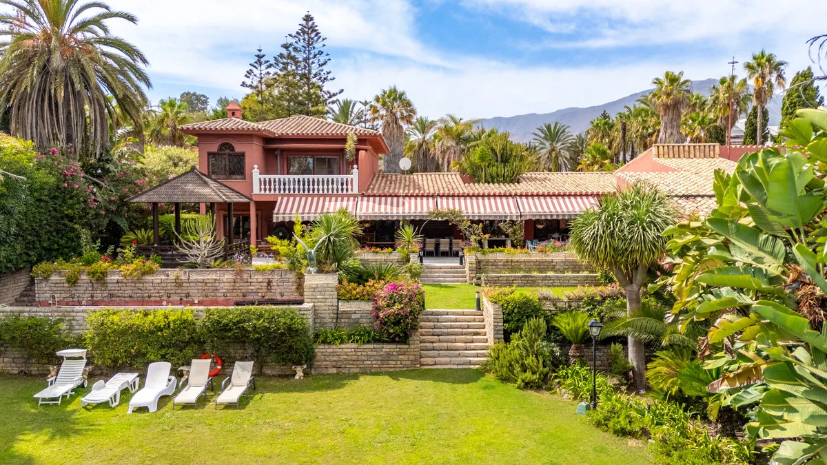 Villa te koop in Estepona, Malaga, Spanje