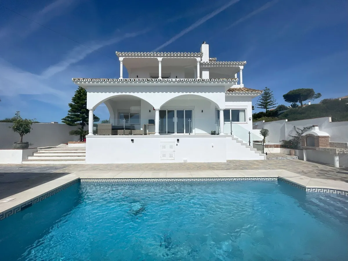 Villa te koop in La Duquesa, Malaga, Spanje