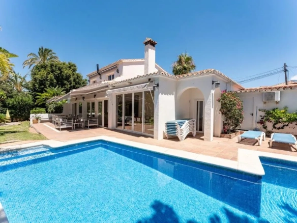 Villa te koop in Marbesa, Malaga, Spanje