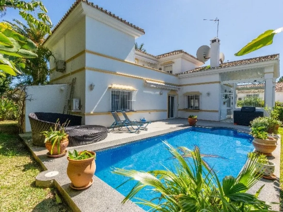 Villa te koop in Marbesa, Malaga, Spanje
