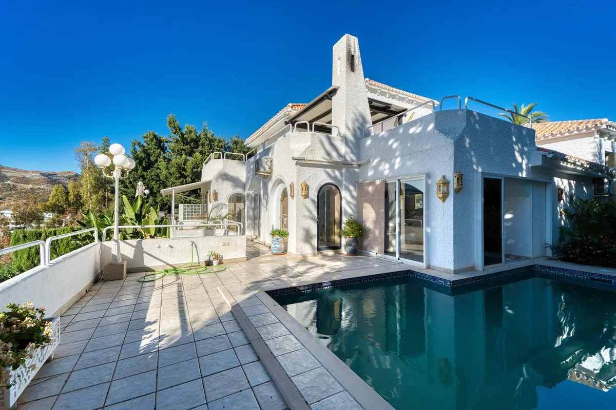 Villa te koop in Nueva Andalucia, Malaga, Spanje
