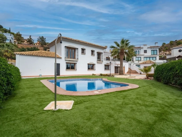 Villa te koop in Pinares de San Anton, Malaga, Spanje