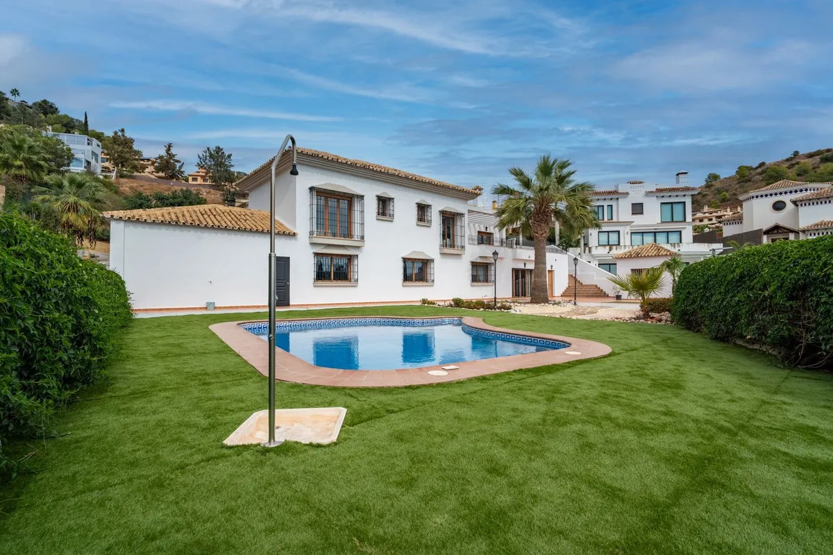 Villa te koop in Pinares de San Anton, Malaga, Spanje Villa te koop in Pinares de San Anton, Malaga, Spanje