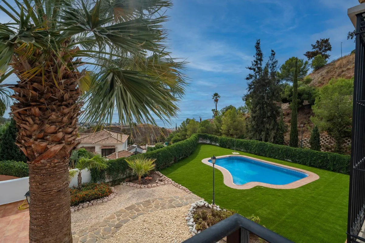 Villa te koop in Pinares de San Anton, Malaga, Spanje Villa te koop in Pinares de San Anton, Malaga, Spanje