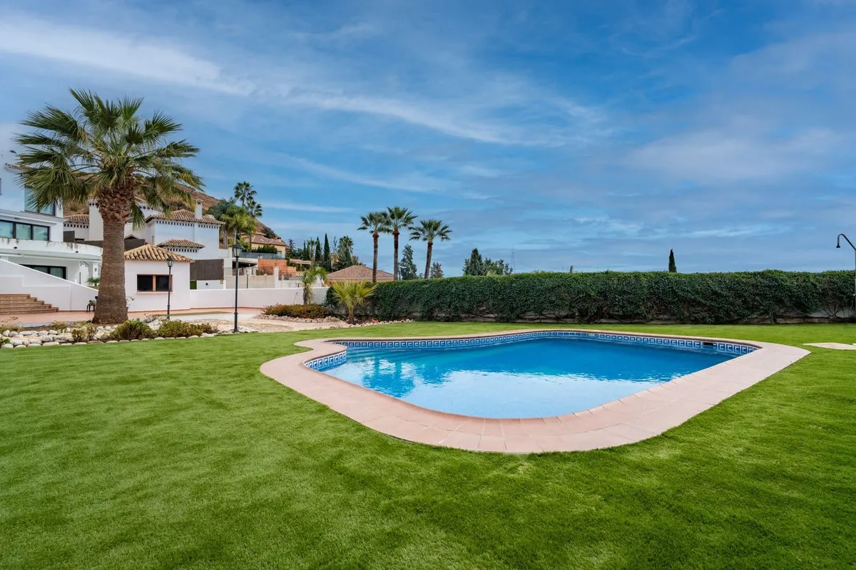 Villa te koop in Pinares de San Anton, Malaga, Spanje Villa te koop in Pinares de San Anton, Malaga, Spanje