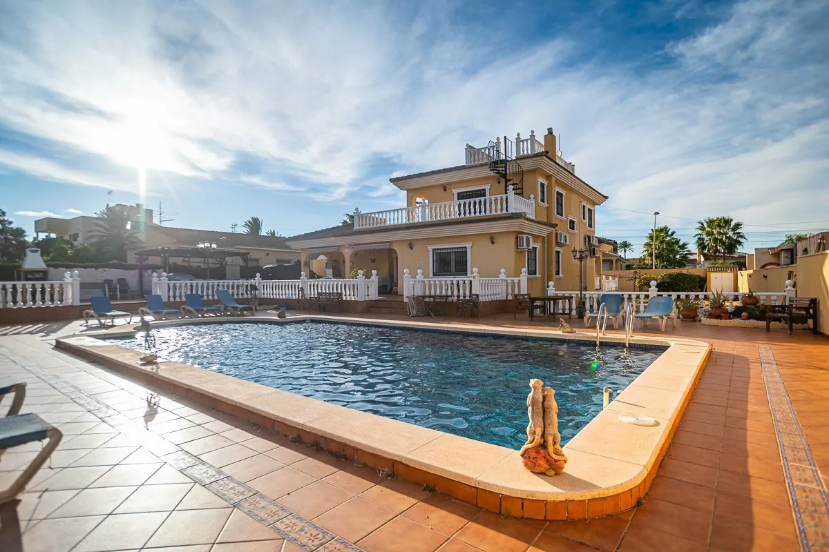 Villa te koop in Torrevieja, Alicante, Spanje