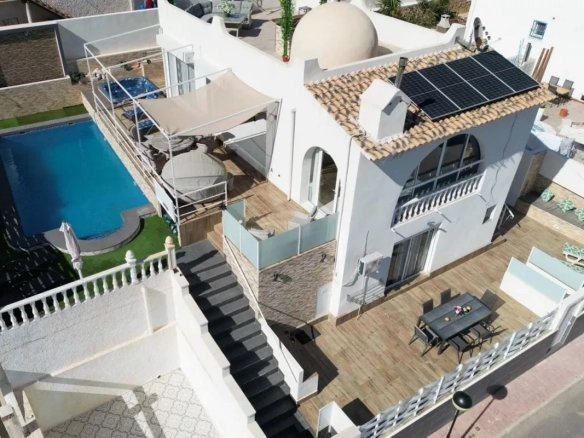 Villa te koop in Villamartin, Alicante, Spanje