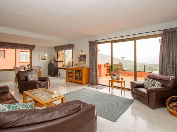 Appartement te koop in La Mairena, Malaga, Spanje