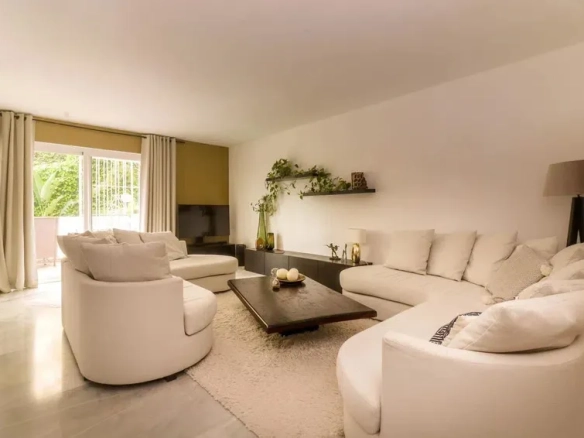 Appartement te koop in Nueva Andalucia, Malaga, Spanje