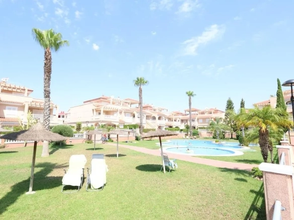 Bungalow te koop in Punta Prima, Alicante, Spanje