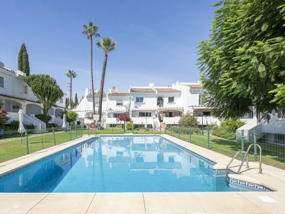 Country House te koop in Nueva Andalucia, Malaga, Spanje