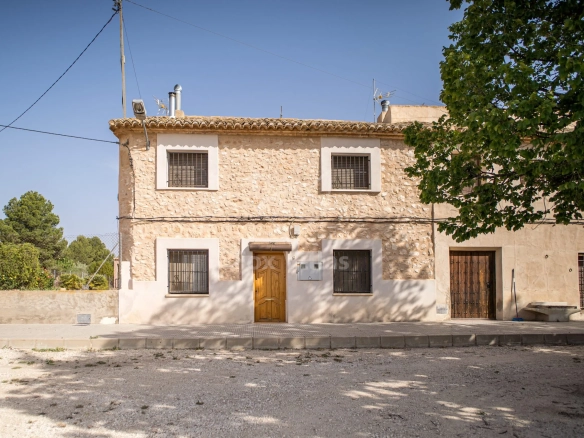 Country House te koop in Pinoso, Alicante, Spanje