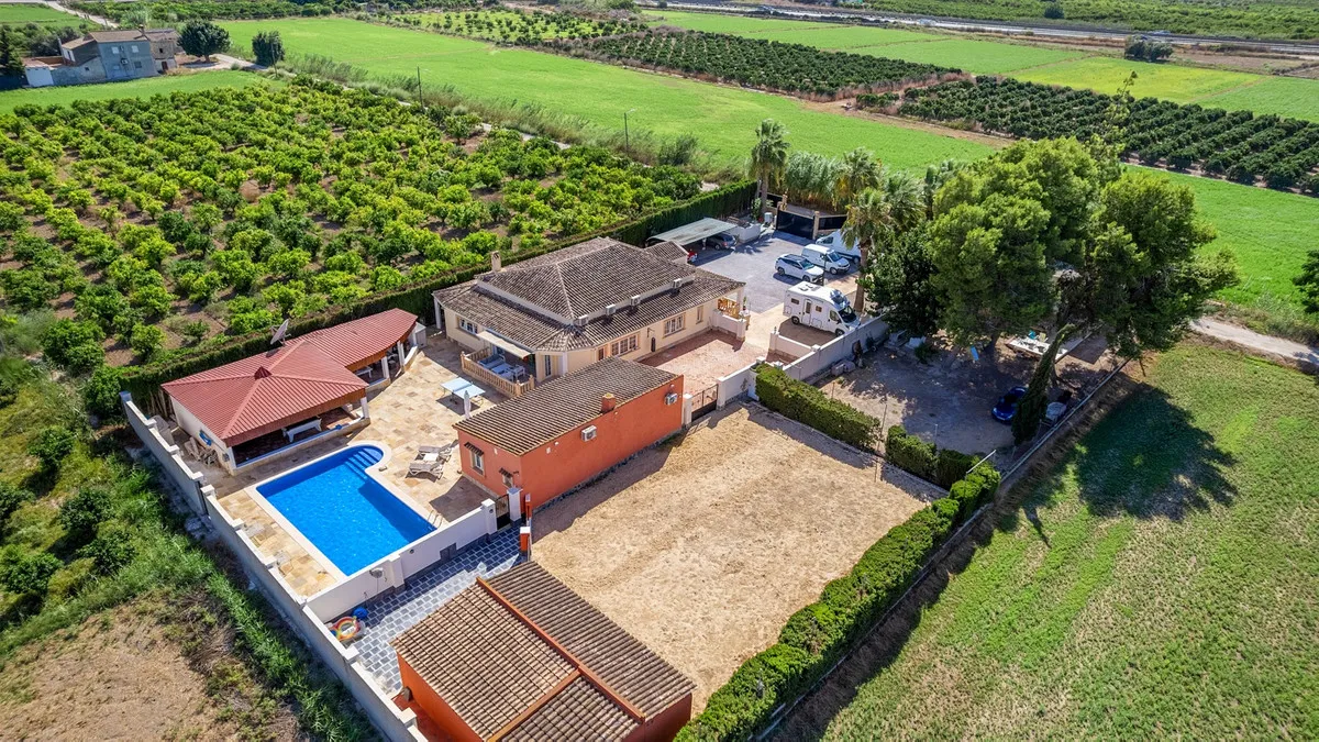 Finca / Landhuis te koop in Almoradi, Alicante, Spanje