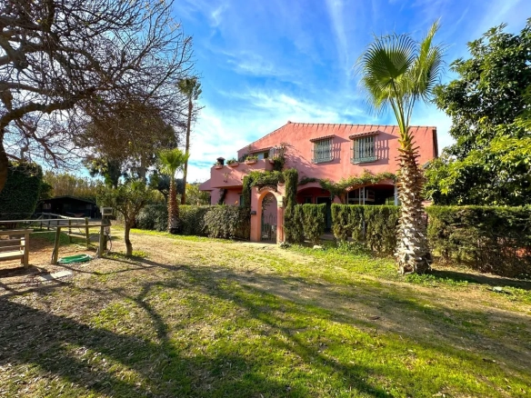 Finca / Landhuis te koop in Estepona, Malaga, Spanje